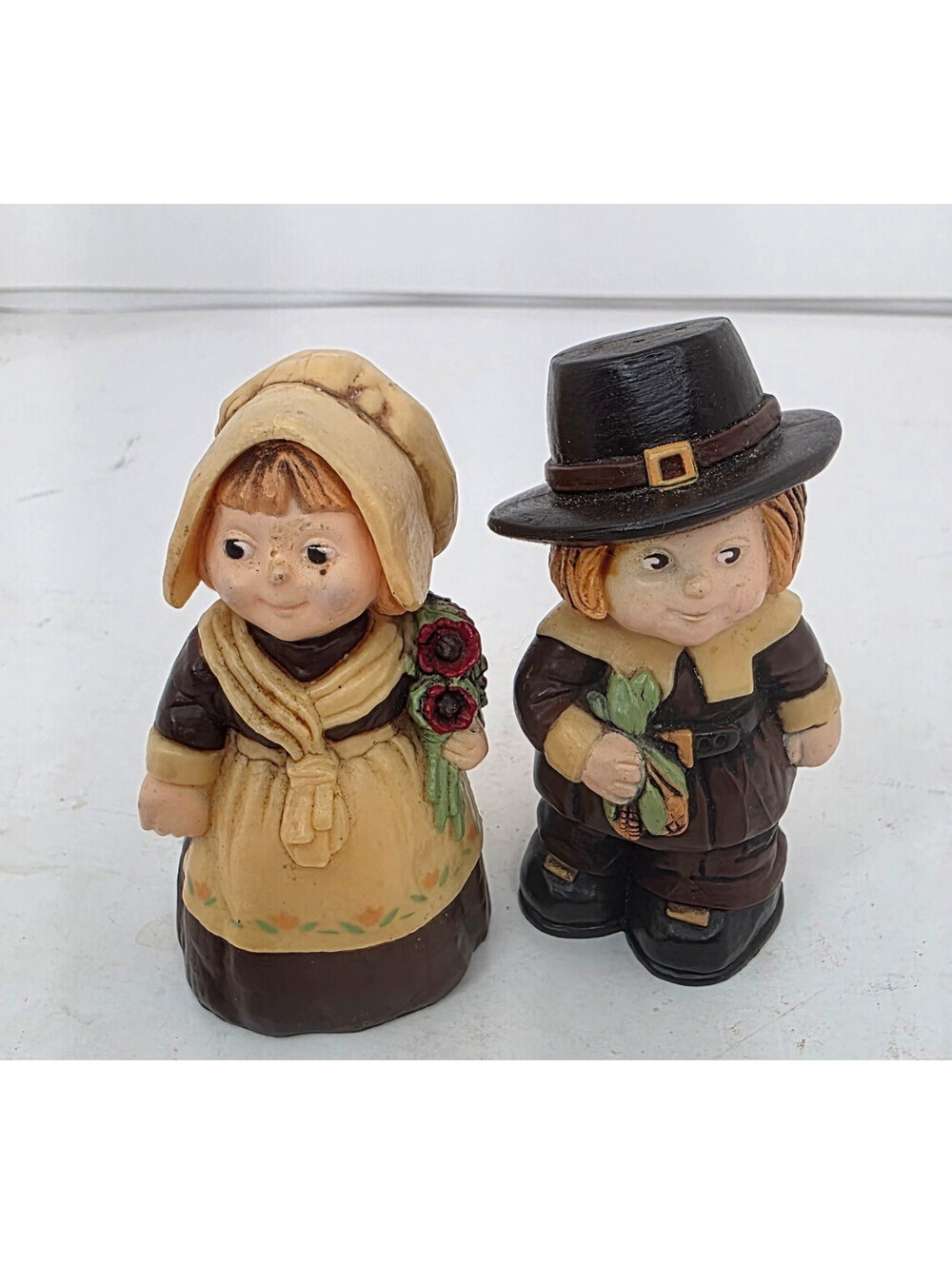 VTG Hallmark Thanksgiving Pilgrim Boy & Girl Kids Salt & Pepper Shakers 1980s